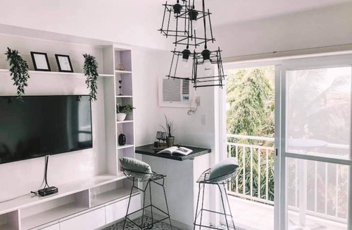 Lapu-Lapu Apartment | Soderberg by J&J (Near airport| Wi-Fi |Netflix)