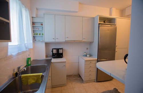 Loutraki Apartment | Sofía Luxury Residence. Elegant 3BR escape in Loutraki, walk to beach & cafés