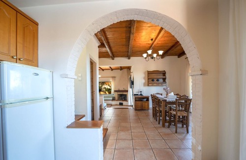 Agia Villa | Sofia-Thomas 6BD with Private Pool, near to sandy beach