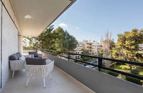 Glyfada Apartment | Sophisticated and spacious 3 bdrm apt in Glyfada center