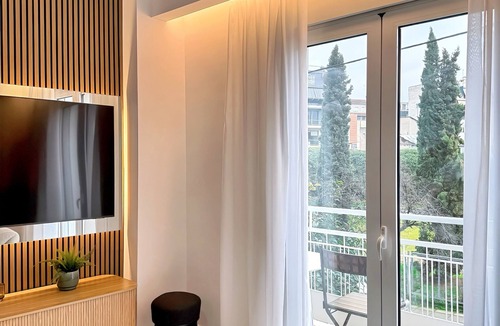 Larissa Apartment | Spa Suite with Jacuzzi and Ancient Theatre View