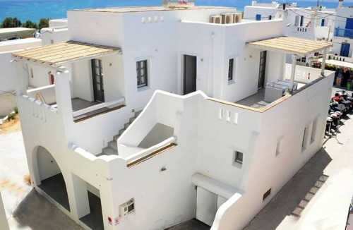 Agios Prokopios House | Spacious 2BR Flat, Pergola Veranda, 20m to Agios Prokopios Beach
