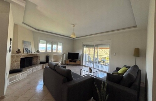 Lefkakia Apartment | Spacious 3bd Apartment in Lefkakia, Nafplio