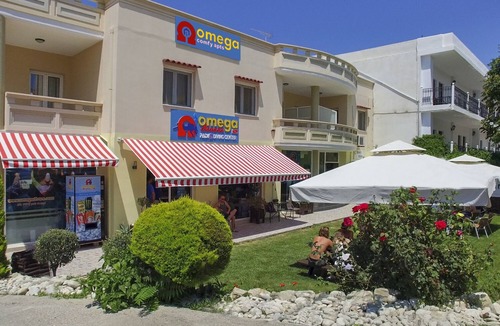 Almyrida Apartment | Spacious apartment a step away from the beach in Almyrida