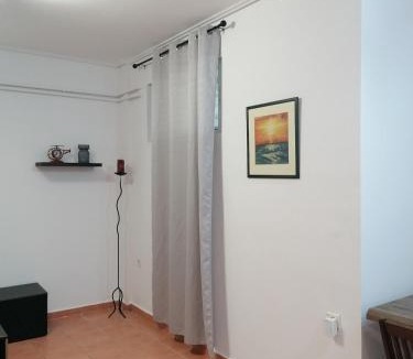 Dionysos Apartment | Spacious Apartment with Garden & BBQ in Kryoneri