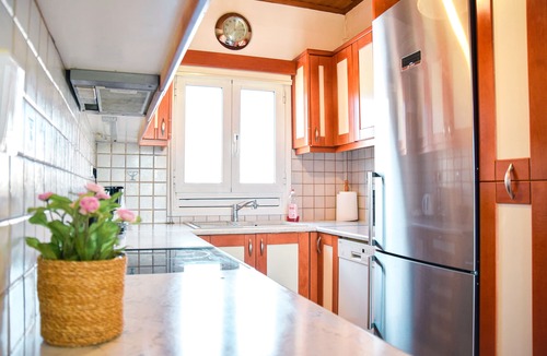 Lavreotiki Apartment | Spacious & Bright flat with balcony