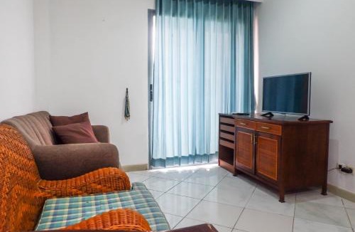 Suko Manunggal Apartment | Spacious Classic 1BR Apartment at Taman Beverly By Travelio