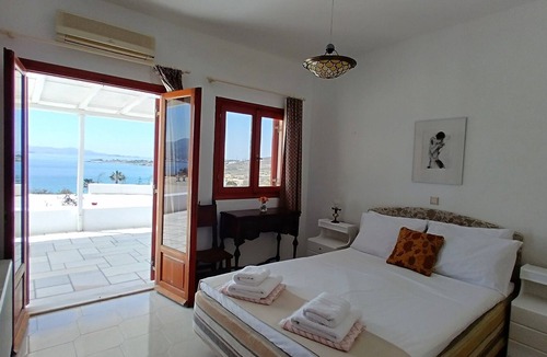 Krotiri Villa | Spacious Classical Style Villa in a Beachside Location