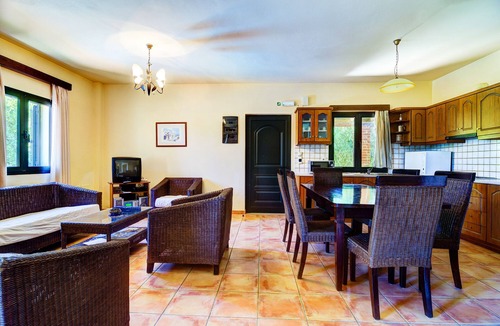 Pendamodi Villa | Spacious comfortable villa in traditional style