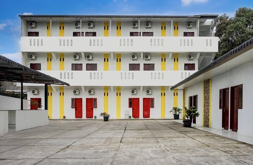 Medan House | Spacious Deluxe Double Near Ring Road City Walks