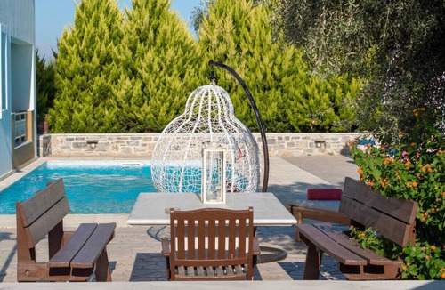 Viranepiskopi Villa | Spacious Family Villa near to amenities with pool