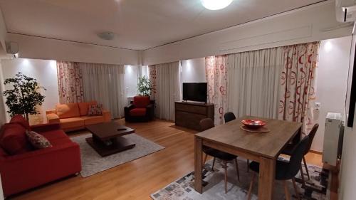 Khalandrion Apartment | Spacious flat ideal for families
