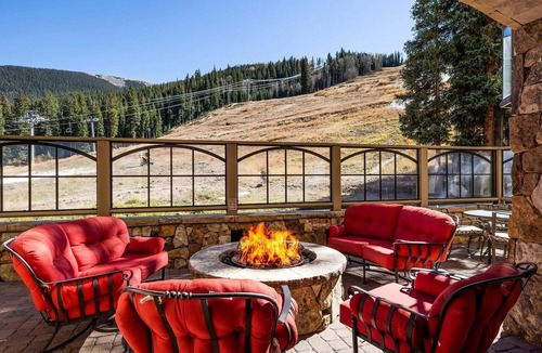 River Run Condo | Spacious Lone Eagle ski-in, ski-out 3BR condo w/pool, hot tubs & mtn views!