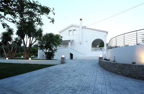 Arillas Villa | Spacious Modern close to Arillas Beach with Private Pool