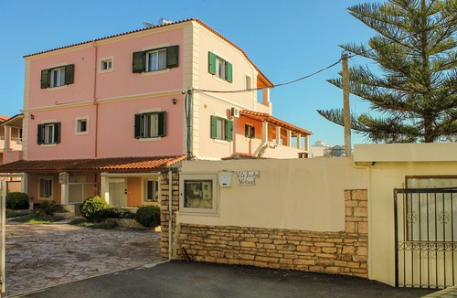 Ksamil Apartment | Spacious one-bedroom apartment close to the sea