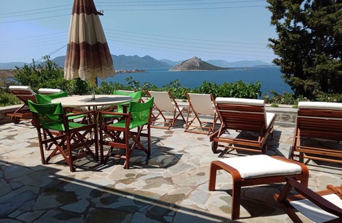 Kontos Cottage | Spacious Sea-View Home with Large Terrace in Quiet Area