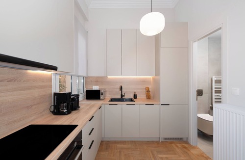 Ampelokipoi Apartment | Spacious & Stylish Athens Apartment - Walk To Metro