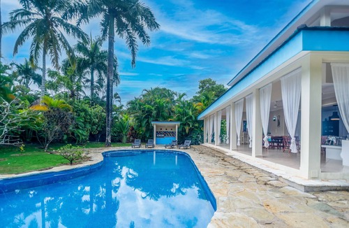 El Callejon House | Spacious villa-3 bedrooms-3.5 bath-Priv pool-Garden-BBQ-Near beaches and center