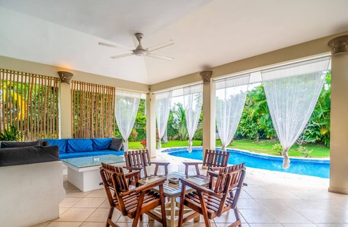 El Callejon House | Spacious villa-3 bedrooms-3.5 bath-Priv pool-Garden-BBQ-Near beaches and center