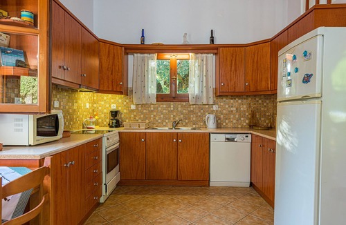 Tsilivi Villa | Spacious Villa for 6 with Private Pool & Large Garden, 400m from the beach