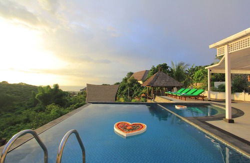Temukus Villa | Spectacular Sunset Private Villa & Pool Free 1st B/fast Rumah Senja Lovina Hill