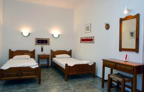 Skopelos Town Apartment | Spitalia Studios