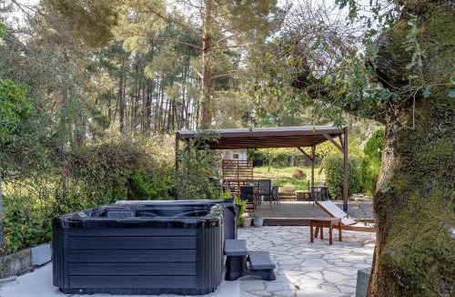 Dassia House | Spyrelia Villa with Private Pool & Outdoor Hot Tub
