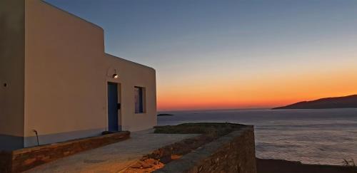 Ydrousa Apartment | St George Village