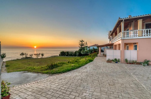 Tsilivi Apartment | St Harry's Windmill - Seafront Apartments