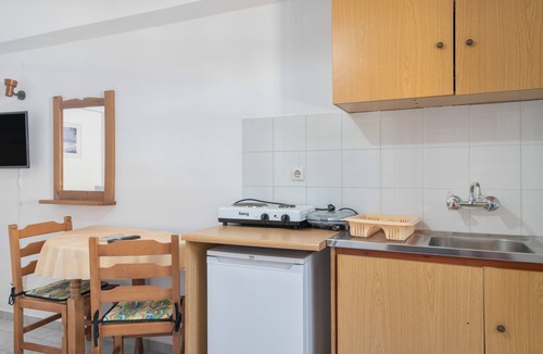 Mpatsi Apartment | Standard Double Room Apartment with Shared Garden and Wi-Fi