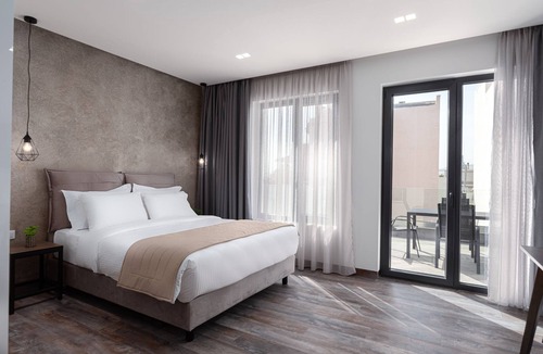 Gazi Apartment | Standard Double Room By Athenian Spirit