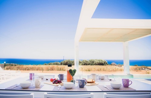 Adele Villa | Starlight Villa Guro - 4bd, 4ba, 4min To Beach
