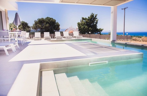 Adele Villa | Starlight Villa Guro - 4bd, 4ba, 4min To Beach