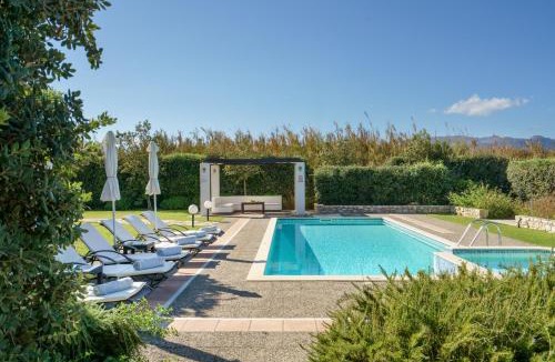 Rapaniana Villa | Stone Built Private villa Emerald with pool, 30m to Beach & BBQ!