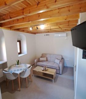Avgonyma Apartment | Stone house 1