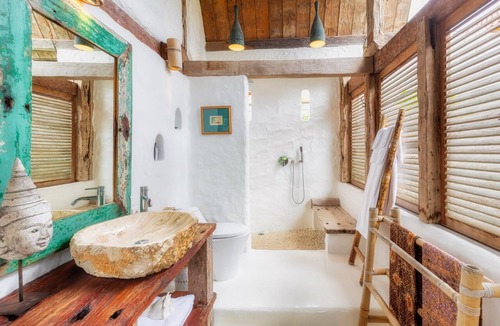 Petulu Hotel | Stone House