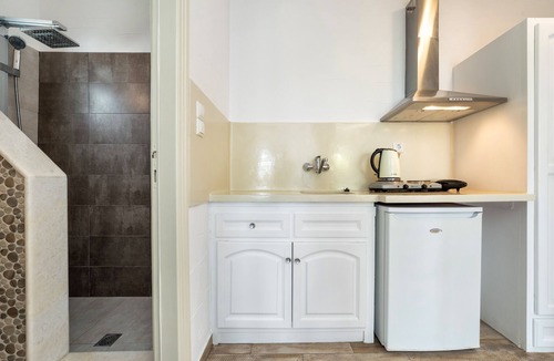 Parikia House | Stratos Studios & Apartments