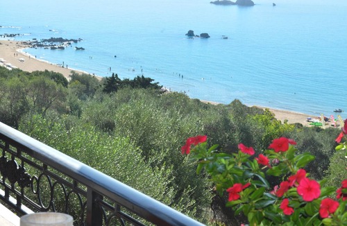 Sinarades House | Studio Apartments on Pelekas Beach "Papadatos"