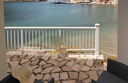 Frourion Apartment | Studio 2. Luxury on the beach!