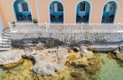 Assos Apartment | Studio 3. Luxury with the sea on your doorstep!