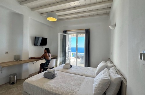 Paradise Hotel | Studio 6 - Sea View, Shared Infinity Pool, Bar, Outdoor Gym, 4' from beach