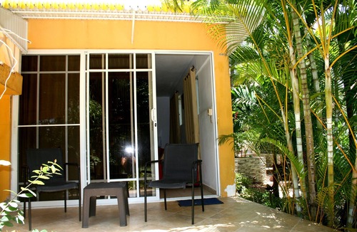 Costambar Apartment | Studio AC In A Tropical Garden, 2 minutes walk to the beach