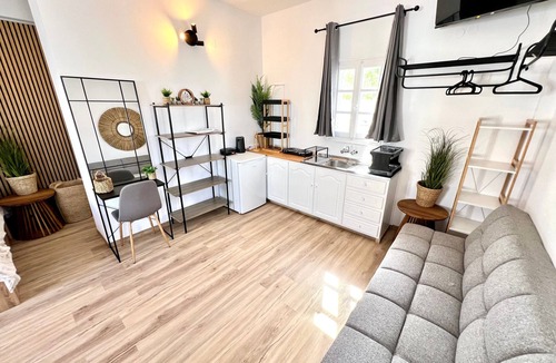 Parikia Apartment | Studio 'Aeolian Blu 11' with Sea View, Wi-Fi and Air Conditioning