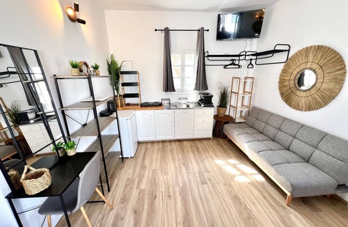 Parikia Apartment | Studio 'Aeolian Blu 11' with Sea View, Wi-Fi and Air Conditioning