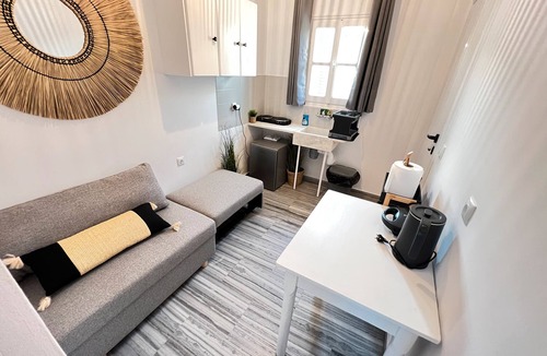 Parikia Apartment | Studio 'Aeolian Blu 3' with Sea View, Wi-Fi and Air Conditioning