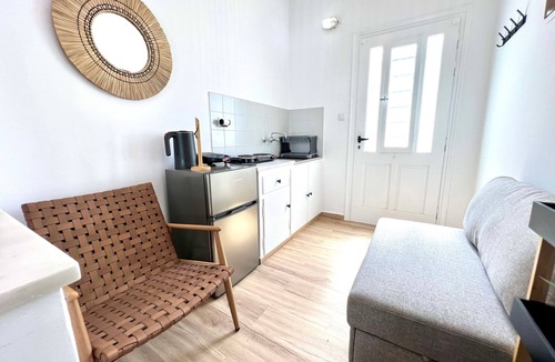 Parikia Apartment | Studio 'Aeolian Blu 5' with Sea View, Wi-Fi and Air Conditioning