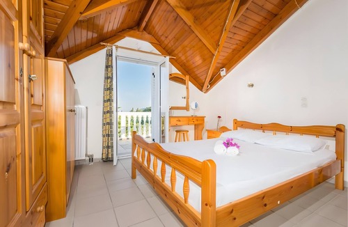 Laganas Apartment | Studio Apartment '1' with Private Terrace, Wi-Fi and Air Conditioning