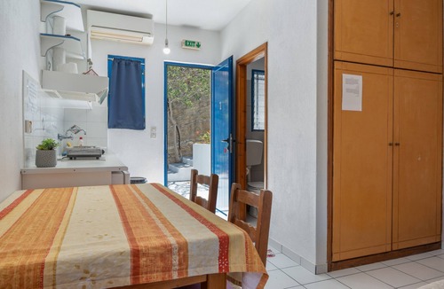 Pisses Apartment | Studio Apartment '2' with Sea View, Wi-Fi and Air Conditioning