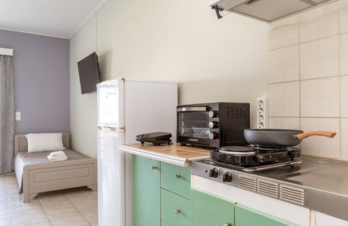 Kiparissia Apartment | Studio Apartment '3' with Private Terrace, Wi-Fi and Air Conditioning