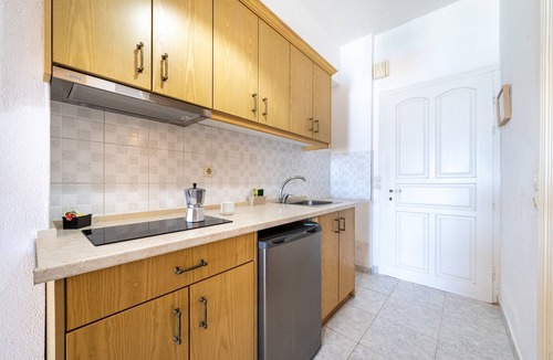 Astrakeri Apartment | Studio Apartment '8' with Sea View, Wi-Fi and Air Conditioning